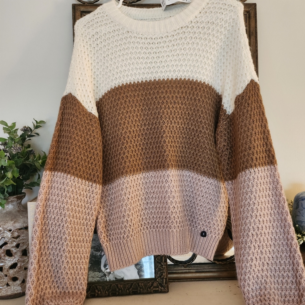 Abercrombie and Fitch Sweater Size S NWT